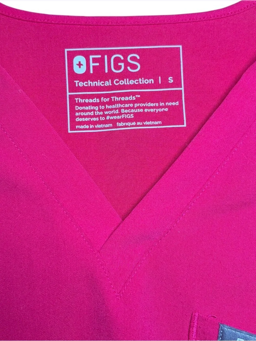 FIGS Ultra Rose Catarina Scrub Top & High Waisted Zamora Jogger Set - Picture 4 of 10